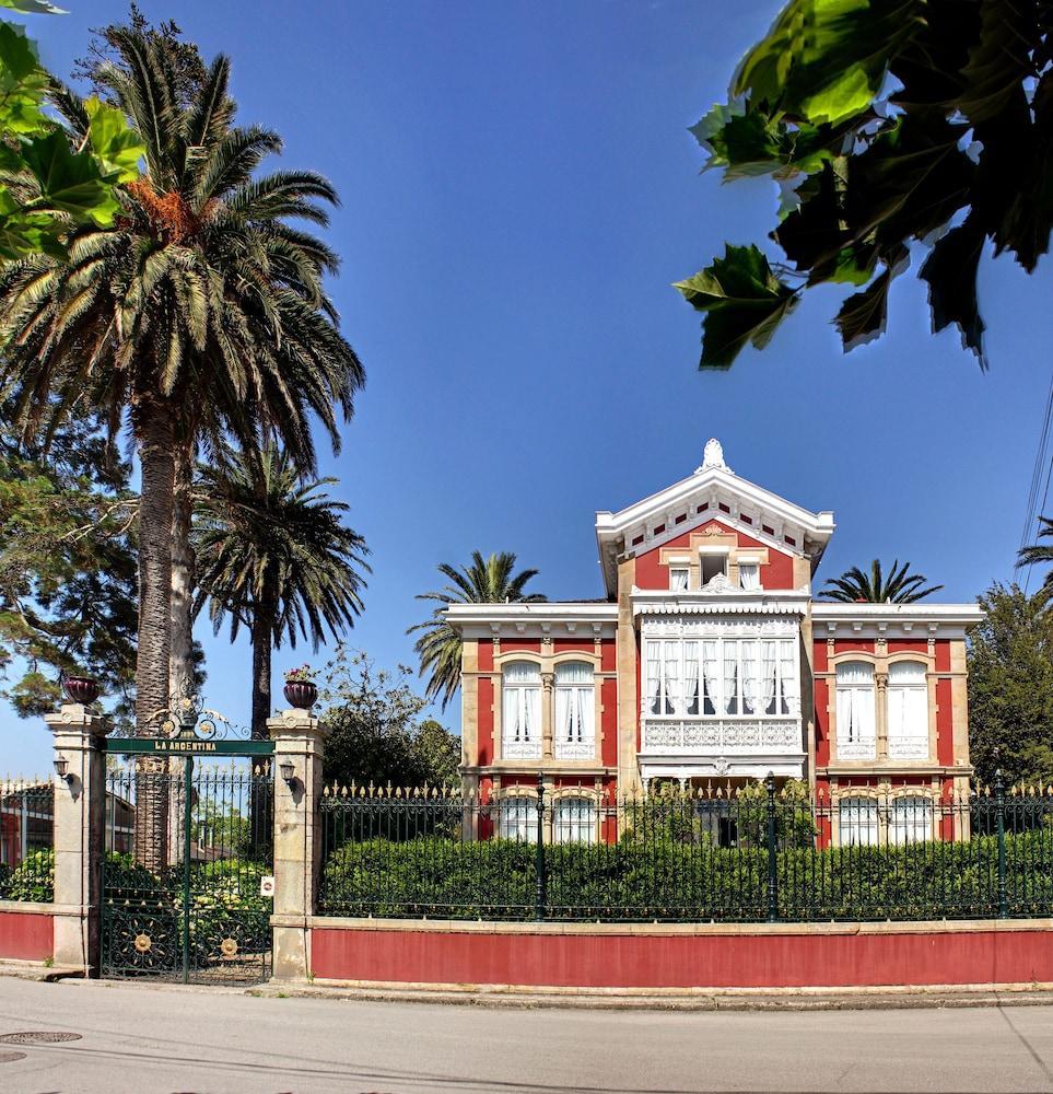 Villa La Argentina Luarca Bagian luar foto